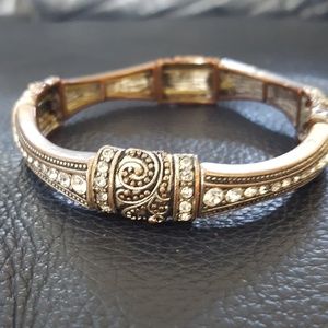 Vintage goldtone bracelet with rhinestones stretch
